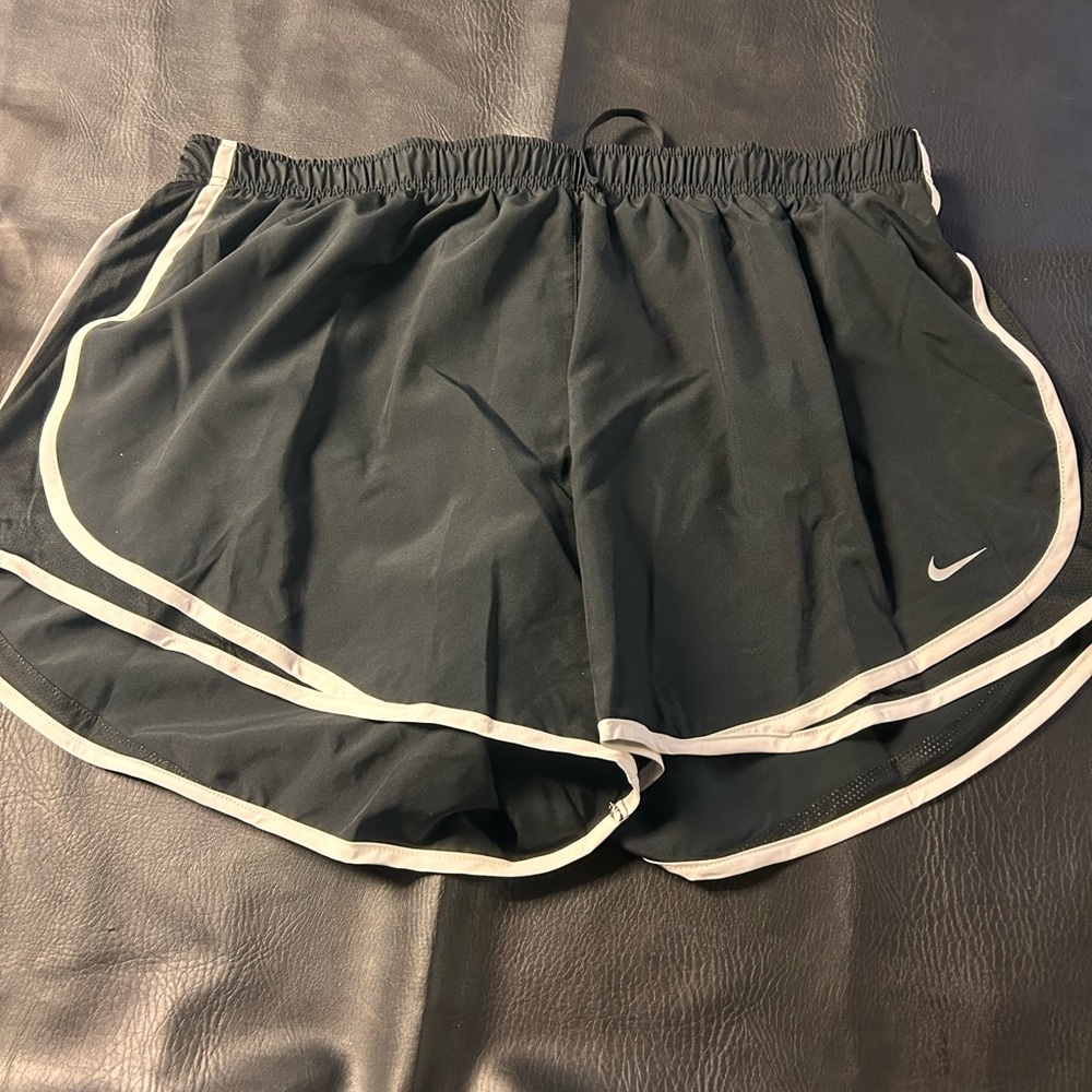 Women’s Nike dri fit running shorts size 1x brand new!